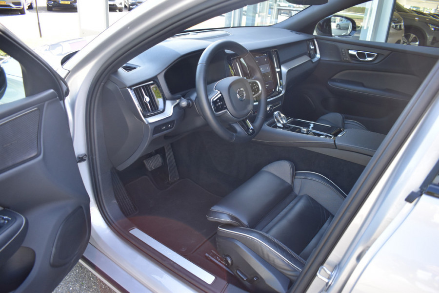 Volvo S60 Recharge T6 AWD Plus Dark H&K | ACC | 360 camera | Sportstoelen | Blis | Stuurverwarming | Stoelverwarming