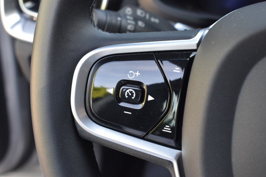Volvo S60 Recharge T6 AWD Plus Dark H&K | ACC | 360 camera | Sportstoelen | Blis | Stuurverwarming | Stoelverwarming