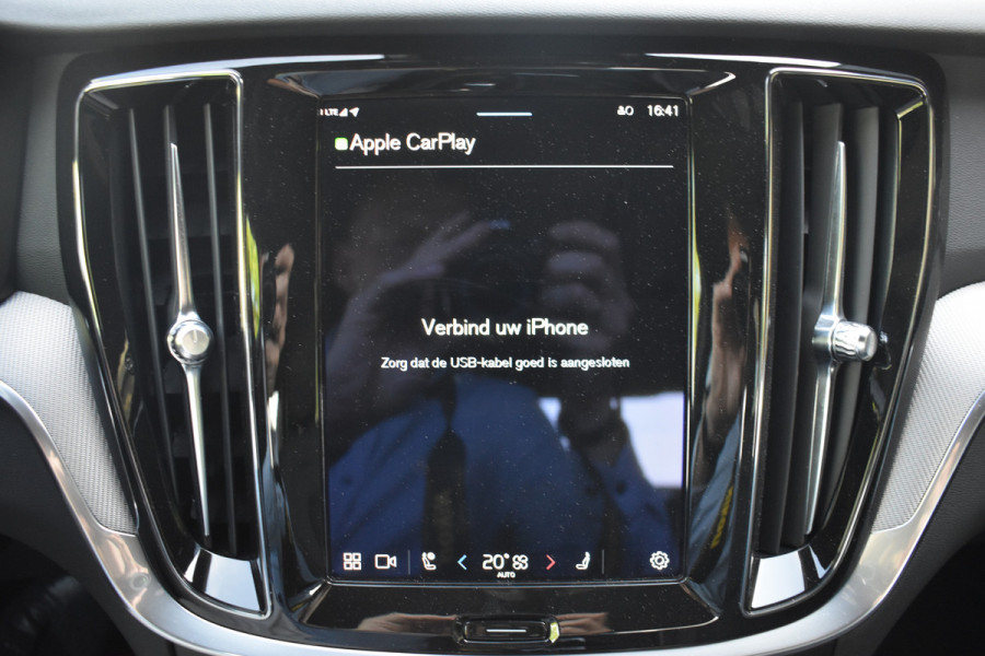 Volvo S60 Recharge T6 AWD Plus Dark H&K | ACC | 360 camera | Sportstoelen | Blis | Stuurverwarming | Stoelverwarming