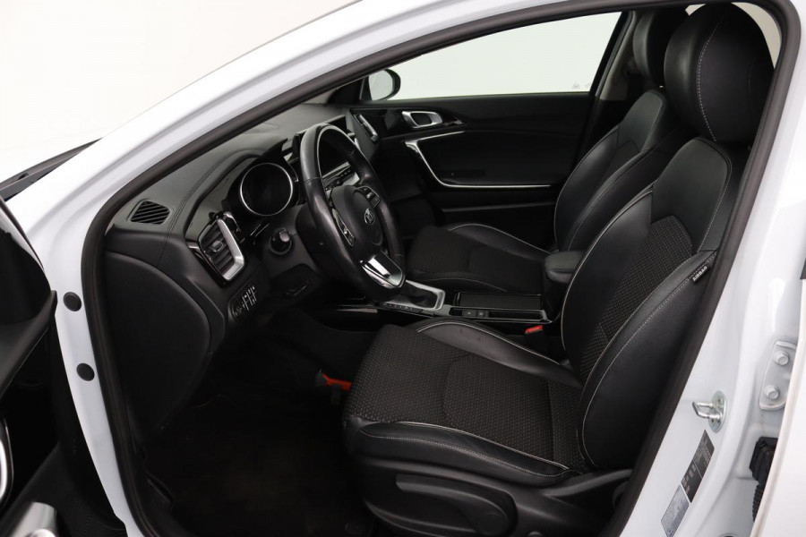 Kia Ceed 1.6 GDI PHEV DynamicLine | Stoel & stuurverwarming | Adaptive cruise | Trekhaak | Camera | Half leder | Navigatie | Keyless | Full LED