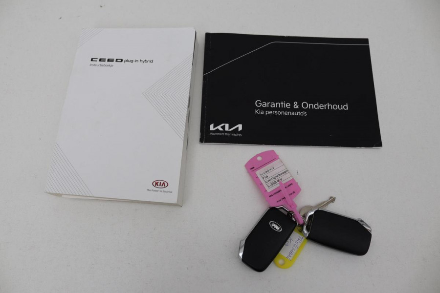 Kia Ceed 1.6 GDI PHEV DynamicLine | Stoel & stuurverwarming | Adaptive cruise | Trekhaak | Camera | Half leder | Navigatie | Keyless | Full LED