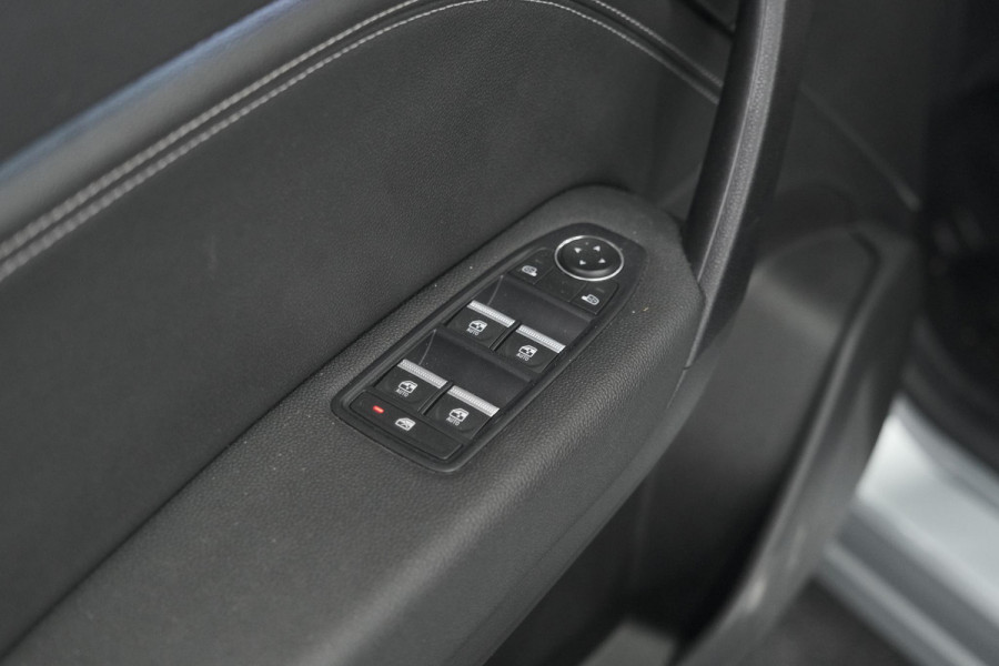 Renault Captur Mild Hybrid 140 EDC Techno | Camera | Navigatie | Apple Carplay | Parkeersensoren