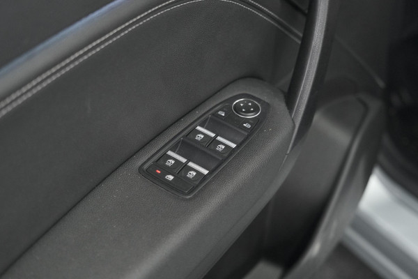 Renault Captur Mild Hybrid 140 EDC Techno | Camera | Navigatie | Apple Carplay | Parkeersensoren