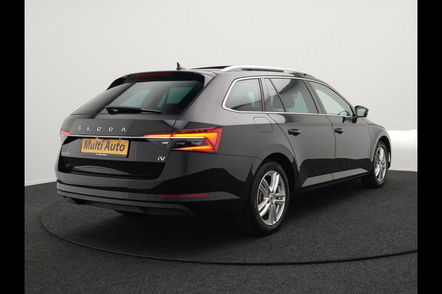 Škoda Superb Combi 1.4 TSI iV Business Edition Plug In Hybrid 218pk PHEV | Panodak | Lederen Sportstoelen Memory & Ventilatie | Adaptive Cruise | Crystal LED | 360 Camera | Navigatie | Apple Carplay | Virtual | DAB | Sfeerverlichting |