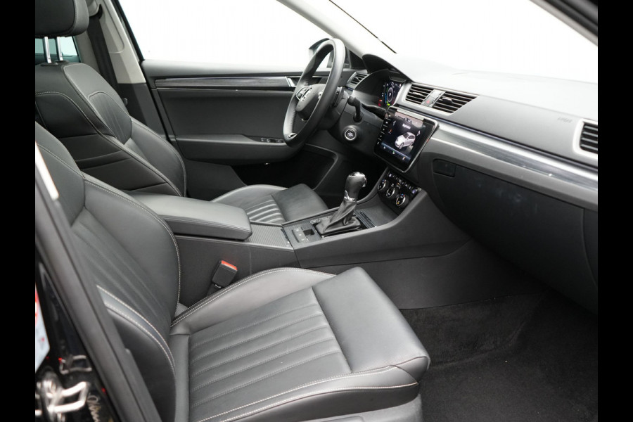 Škoda Superb Combi 1.4 TSI iV Business Edition Plug In Hybrid 218pk PHEV | Panodak | Lederen Sportstoelen Memory & Ventilatie | Adaptive Cruise | Crystal LED | 360 Camera | Navigatie | Apple Carplay | Virtual | DAB | Sfeerverlichting |
