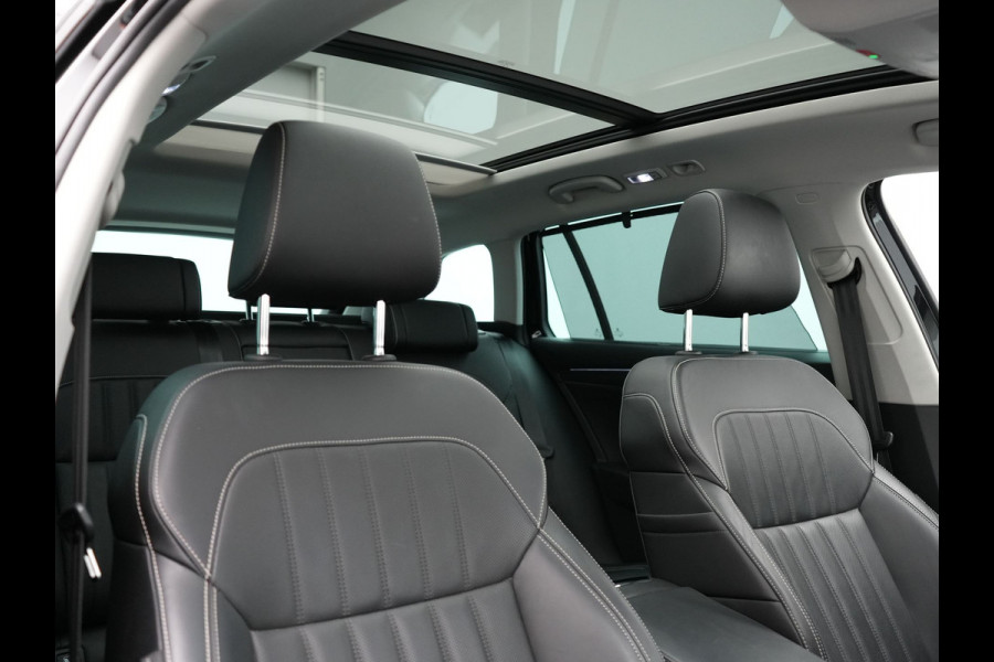 Škoda Superb Combi 1.4 TSI iV Business Edition Plug In Hybrid 218pk PHEV | Panodak | Lederen Sportstoelen Memory & Ventilatie | Adaptive Cruise | Crystal LED | 360 Camera | Navigatie | Apple Carplay | Virtual | DAB | Sfeerverlichting |