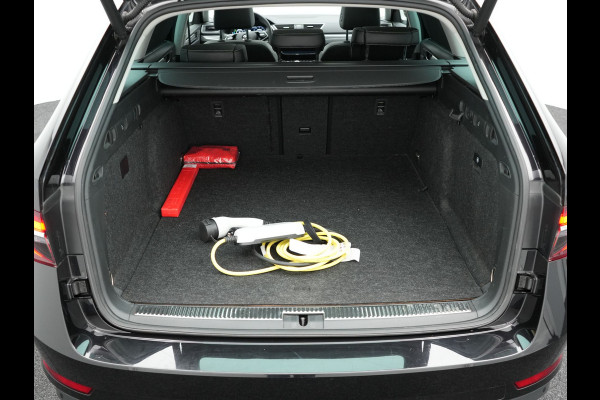 Škoda Superb Combi 1.4 TSI iV Business Edition Plug In Hybrid 218pk PHEV | Panodak | Lederen Sportstoelen Memory & Ventilatie | Adaptive Cruise | Crystal LED | 360 Camera | Navigatie | Apple Carplay | Virtual | DAB | Sfeerverlichting |