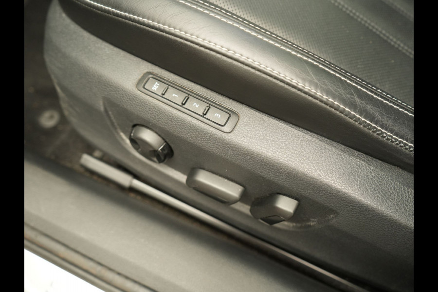 Škoda Superb Combi 1.4 TSI iV Business Edition Plug In Hybrid 218pk PHEV | Panodak | Lederen Sportstoelen Memory & Ventilatie | Adaptive Cruise | Crystal LED | 360 Camera | Navigatie | Apple Carplay | Virtual | DAB | Sfeerverlichting |