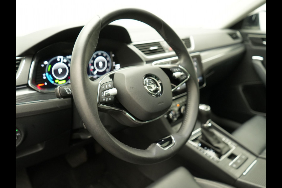 Škoda Superb Combi 1.4 TSI iV Business Edition Plug In Hybrid 218pk PHEV | Panodak | Lederen Sportstoelen Memory & Ventilatie | Adaptive Cruise | Crystal LED | 360 Camera | Navigatie | Apple Carplay | Virtual | DAB | Sfeerverlichting |
