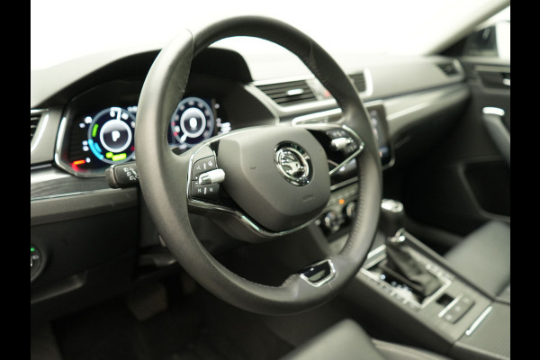 Škoda Superb Combi 1.4 TSI iV Business Edition Plug In Hybrid 218pk PHEV | Panodak | Lederen Sportstoelen Memory & Ventilatie | Adaptive Cruise | Crystal LED | 360 Camera | Navigatie | Apple Carplay | Virtual | DAB | Sfeerverlichting |