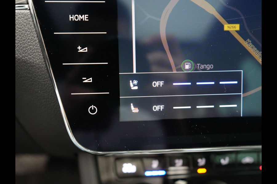 Škoda Superb Combi 1.4 TSI iV Business Edition Plug In Hybrid 218pk PHEV | Panodak | Lederen Sportstoelen Memory & Ventilatie | Adaptive Cruise | Crystal LED | 360 Camera | Navigatie | Apple Carplay | Virtual | DAB | Sfeerverlichting |