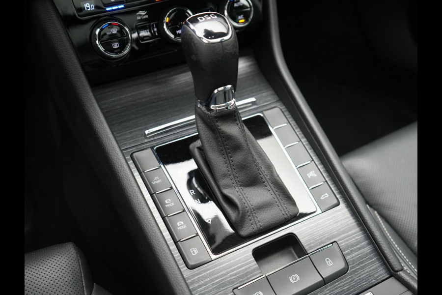 Škoda Superb Combi 1.4 TSI iV Business Edition Plug In Hybrid 218pk PHEV | Panodak | Lederen Sportstoelen Memory & Ventilatie | Adaptive Cruise | Crystal LED | 360 Camera | Navigatie | Apple Carplay | Virtual | DAB | Sfeerverlichting |