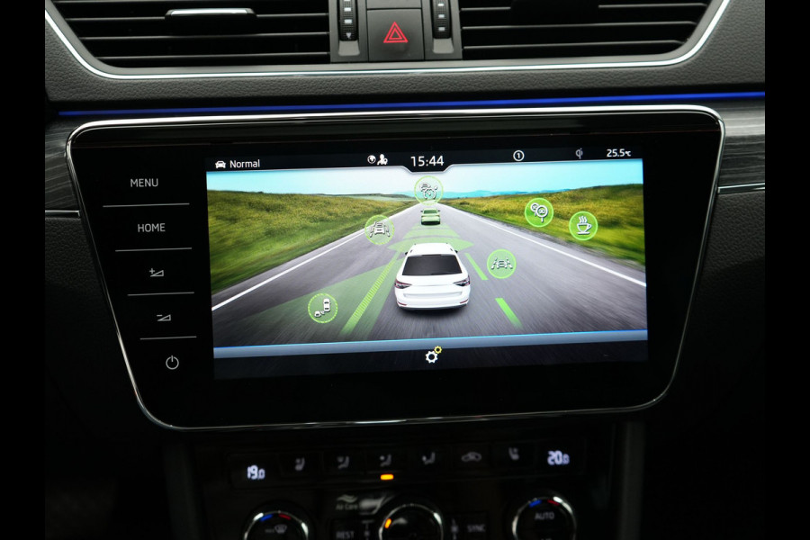Škoda Superb Combi 1.4 TSI iV Business Edition Plug In Hybrid 218pk PHEV | Panodak | Lederen Sportstoelen Memory & Ventilatie | Adaptive Cruise | Crystal LED | 360 Camera | Navigatie | Apple Carplay | Virtual | DAB | Sfeerverlichting |