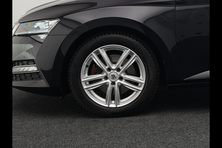 Škoda Superb Combi 1.4 TSI iV Business Edition Plug In Hybrid 218pk PHEV | Panodak | Lederen Sportstoelen Memory & Ventilatie | Adaptive Cruise | Crystal LED | 360 Camera | Navigatie | Apple Carplay | Virtual | DAB | Sfeerverlichting |