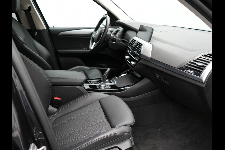 BMW X3 xDrive30e Plug In Hybrid 293pk Dealer O.H. PHEV | Sportstoelen Verwarmd | Navigatie | Apple Carplay | Camera | DAB | Virtual | Stuurwiel Verwarmd | Climate Control | Cruise Control |