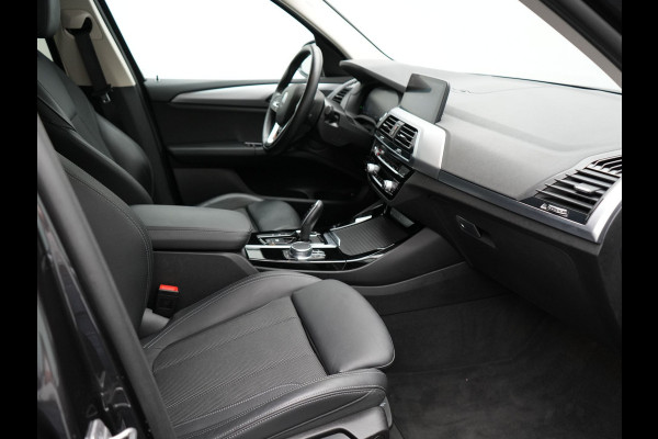 BMW X3 xDrive30e Plug In Hybrid 293pk Dealer O.H. PHEV | Sportstoelen Verwarmd | Navigatie | Apple Carplay | Camera | DAB | Virtual | Stuurwiel Verwarmd | Climate Control | Cruise Control |
