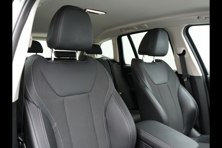 BMW X3 xDrive30e Plug In Hybrid 293pk Dealer O.H. PHEV | Sportstoelen Verwarmd | Navigatie | Apple Carplay | Camera | DAB | Virtual | Stuurwiel Verwarmd | Climate Control | Cruise Control |