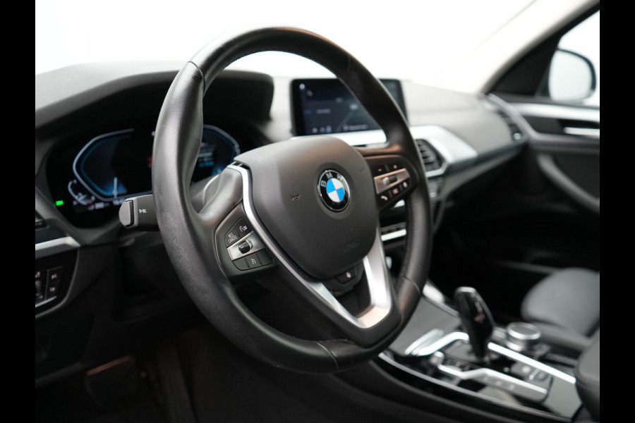 BMW X3 xDrive30e Plug In Hybrid 293pk Dealer O.H. PHEV | Sportstoelen Verwarmd | Navigatie | Apple Carplay | Camera | DAB | Virtual | Stuurwiel Verwarmd | Climate Control | Cruise Control |