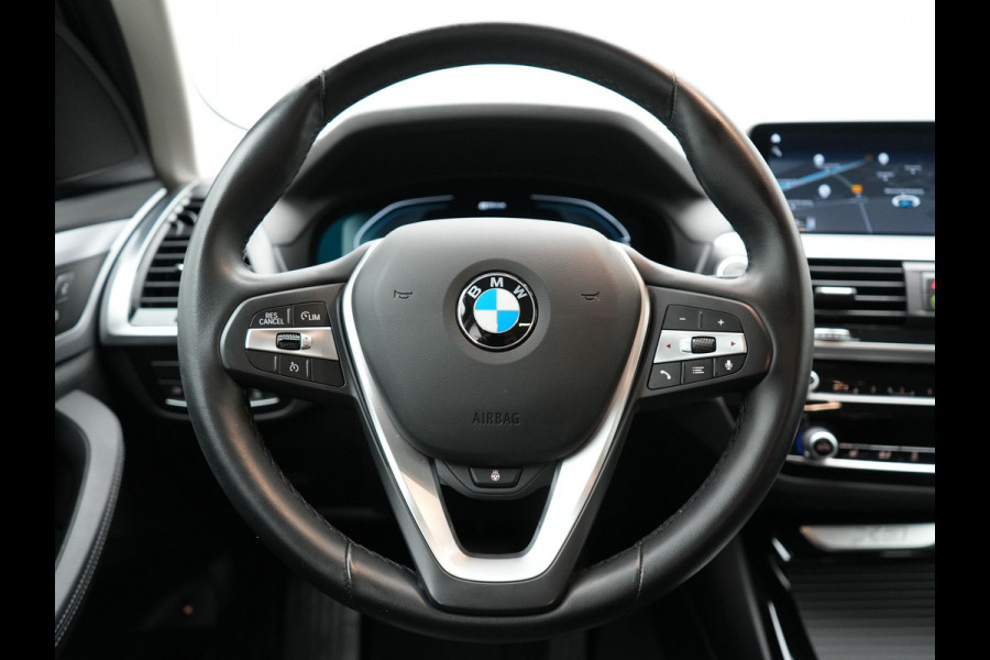 BMW X3 xDrive30e Plug In Hybrid 293pk Dealer O.H. PHEV | Sportstoelen Verwarmd | Navigatie | Apple Carplay | Camera | DAB | Virtual | Stuurwiel Verwarmd | Climate Control | Cruise Control |