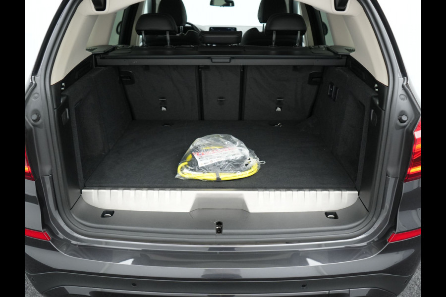 BMW X3 xDrive30e Plug In Hybrid 293pk Dealer O.H. PHEV | Sportstoelen Verwarmd | Navigatie | Apple Carplay | Camera | DAB | Virtual | Stuurwiel Verwarmd | Climate Control | Cruise Control |