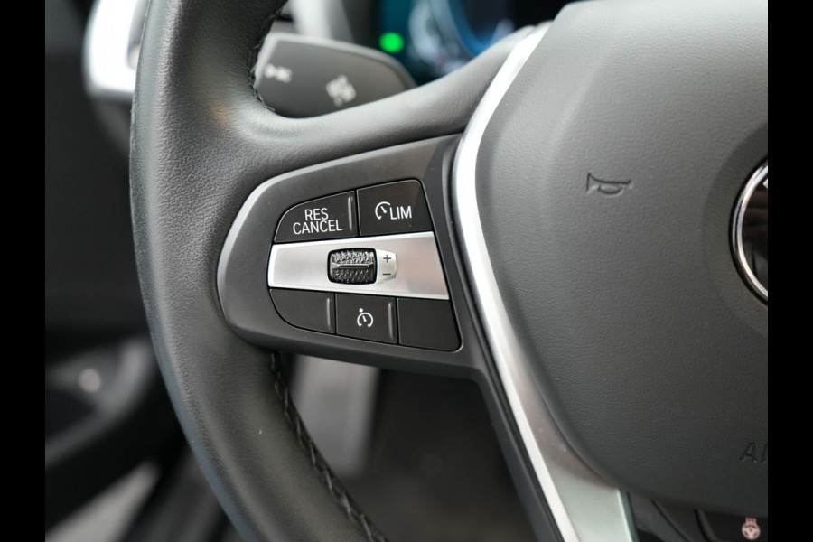BMW X3 xDrive30e Plug In Hybrid 293pk Dealer O.H. PHEV | Sportstoelen Verwarmd | Navigatie | Apple Carplay | Camera | DAB | Virtual | Stuurwiel Verwarmd | Climate Control | Cruise Control |