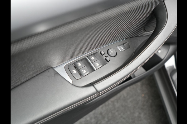 BMW X3 xDrive30e Plug In Hybrid 293pk Dealer O.H. PHEV | Sportstoelen Verwarmd | Navigatie | Apple Carplay | Camera | DAB | Virtual | Stuurwiel Verwarmd | Climate Control | Cruise Control |