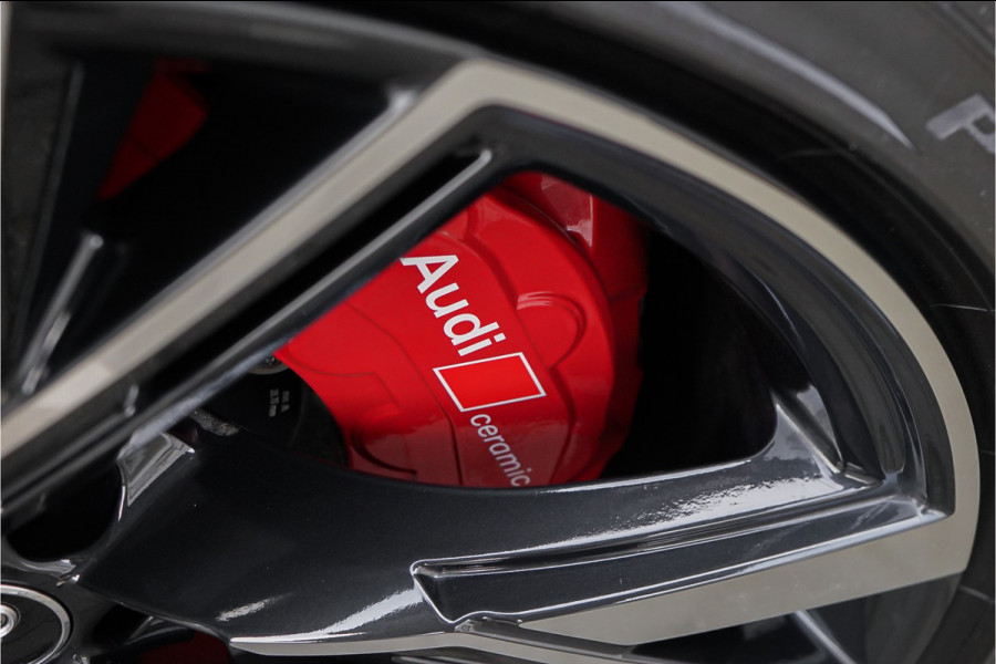 Audi RS6 Avant TFSI Quattro Dynamic+ Pano B&O Keramisch ACC HUD Stoelventilatie Alcantara Hemel