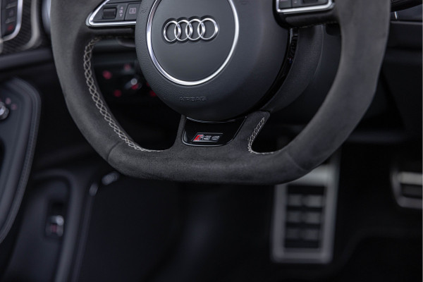 Audi RS6 Avant 4.0 TFSI 605pk Quattro Performance Dynamic plus Keramisch HuD Pano Milltek