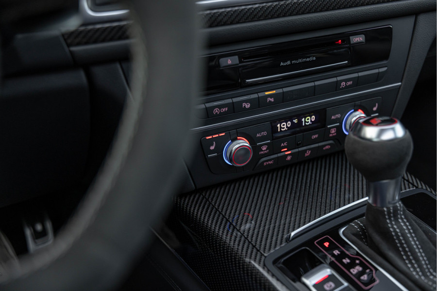 Audi RS6 Avant 4.0 TFSI 605pk Quattro Performance Dynamic plus Keramisch HuD Pano Milltek
