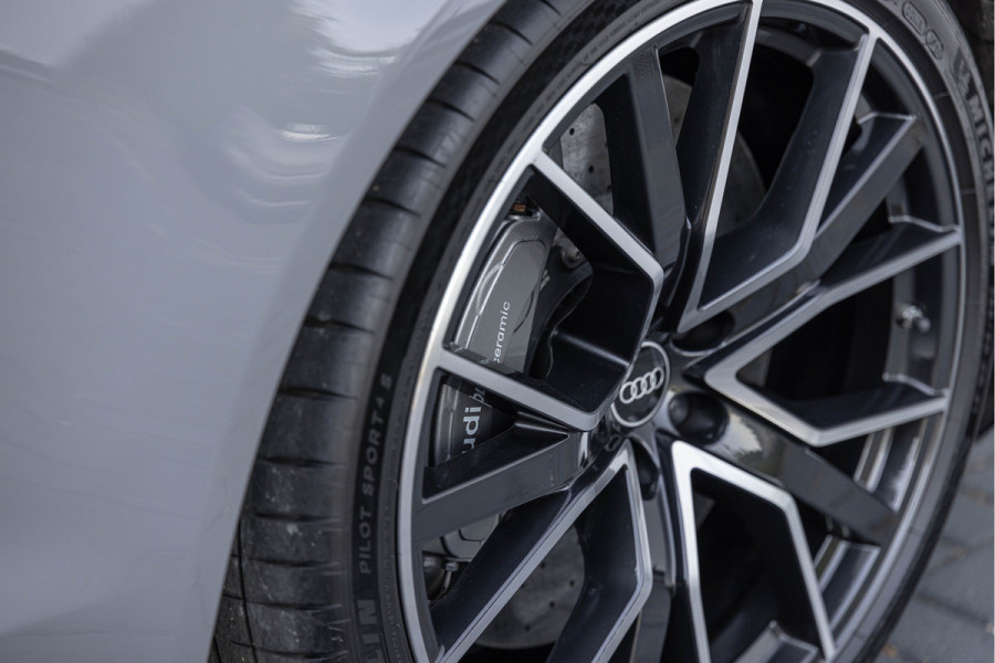 Audi RS6 Avant 4.0 TFSI 605pk Quattro Performance Dynamic plus Keramisch HuD Pano Milltek