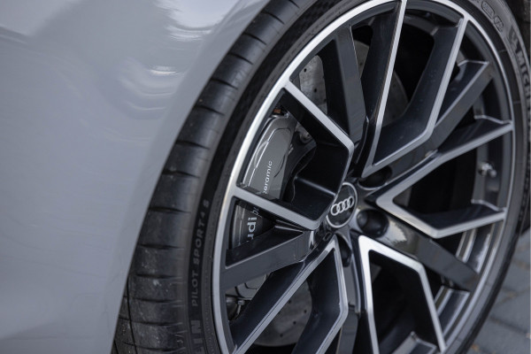Audi RS6 Avant 4.0 TFSI 605pk Quattro Performance Dynamic plus Keramisch HuD Pano Milltek