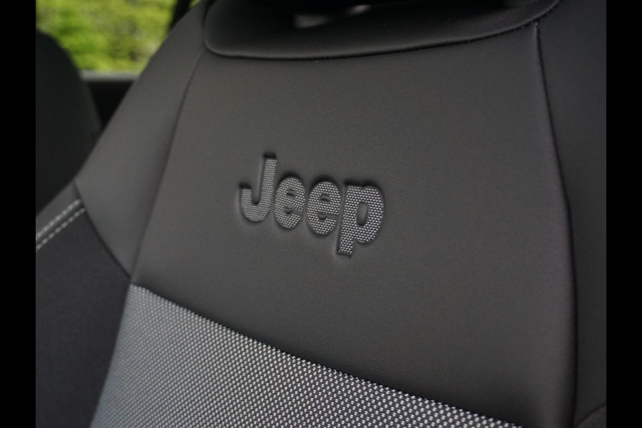 Jeep Avenger 1.2 e-Hybrid Summit