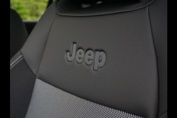 Jeep Avenger 1.2 e-Hybrid Summit