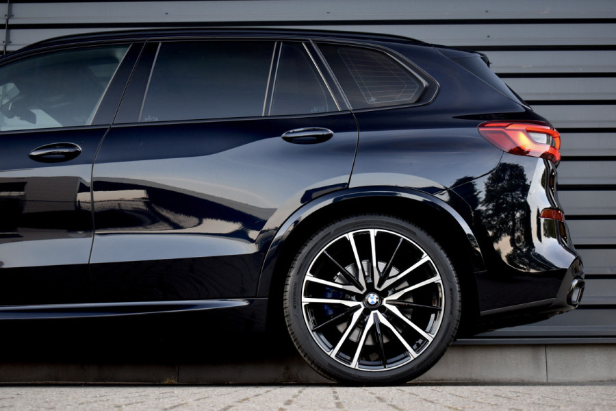 BMW X5 xDrive40i M Sport | Panoramadak | 22'' Velgen | Luchtvering | 4-Wiel Besturing | Harman/Kardon | Camera | Kristallen Pook | Incl. BTW | Orig. NL |