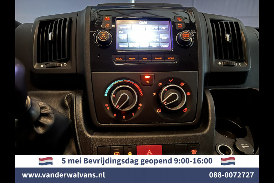 Peugeot Boxer 2.2 BlueHDi 120pk L2H2 Euro6 ** Airco | 2500kg Trekhaak | Cruisecontrol | Parkeersensoren Bijrijdersbank