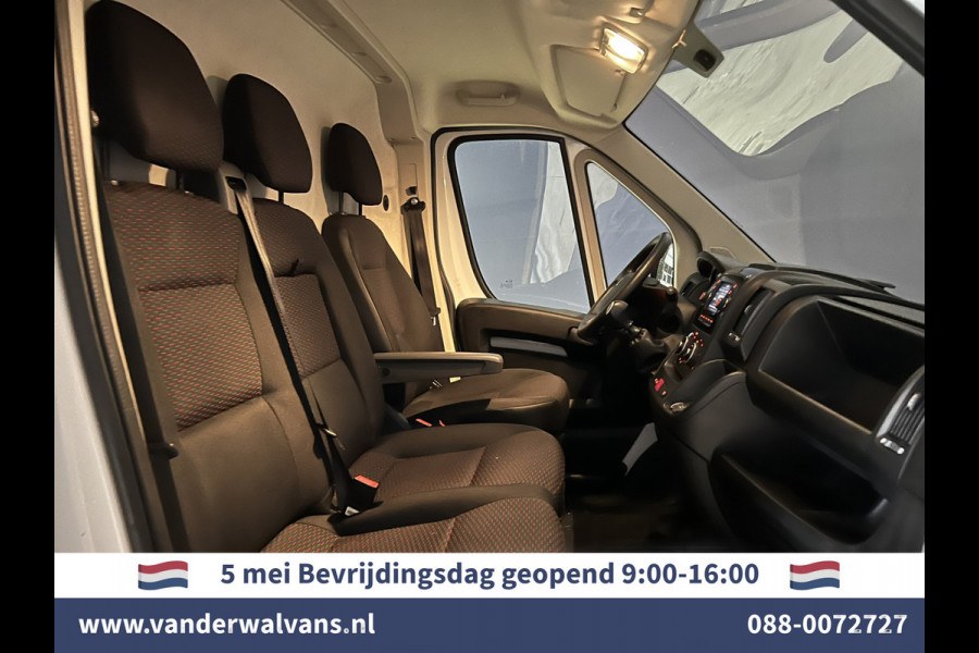 Peugeot Boxer 2.2 BlueHDi 120pk L2H2 Euro6 ** Airco | 2500kg Trekhaak | Cruisecontrol | Parkeersensoren Bijrijdersbank