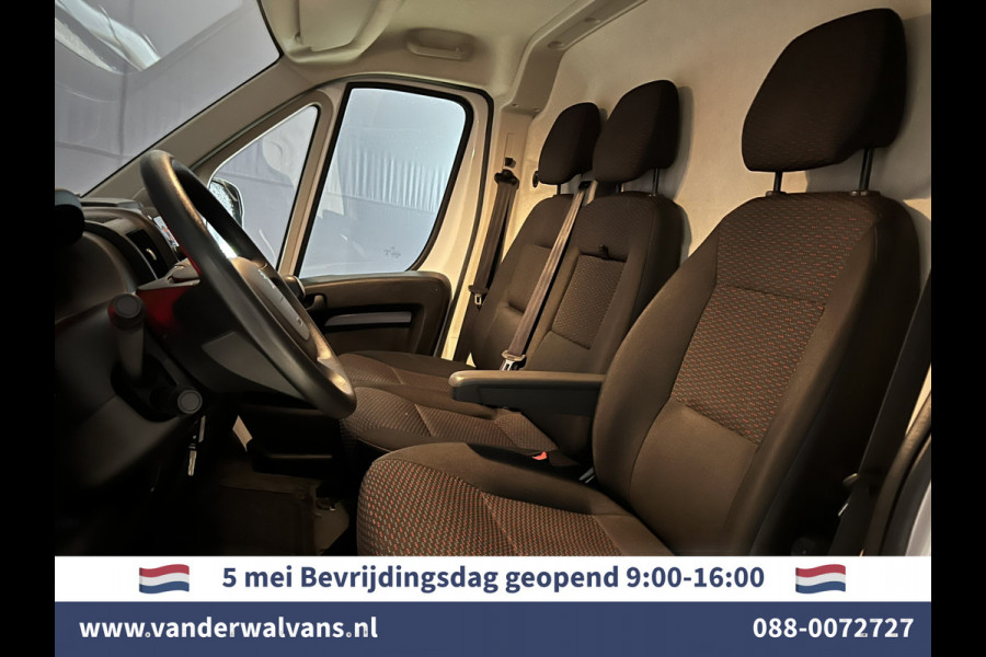 Peugeot Boxer 2.2 BlueHDi 120pk L2H2 Euro6 ** Airco | 2500kg Trekhaak | Cruisecontrol | Parkeersensoren Bijrijdersbank