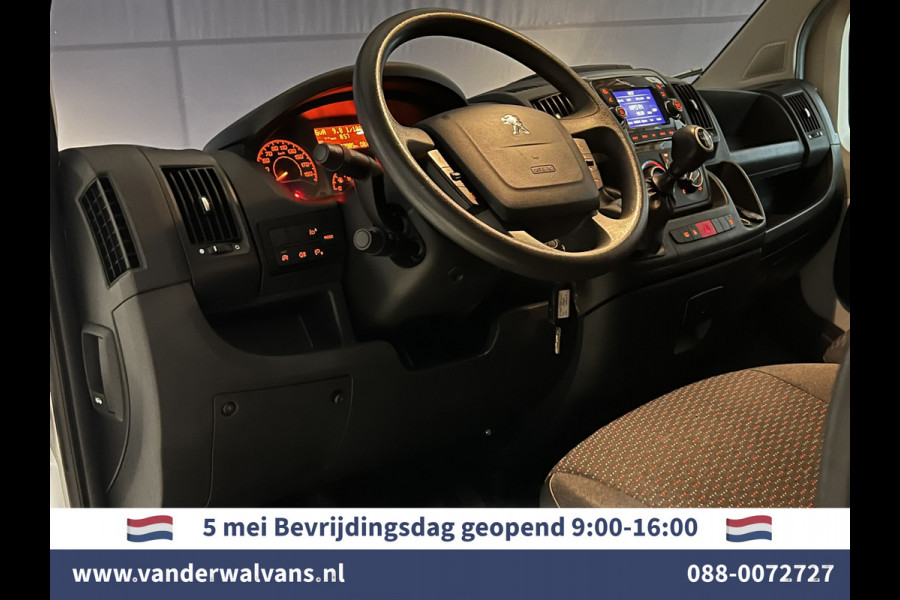 Peugeot Boxer 2.2 BlueHDi 120pk L2H2 Euro6 ** Airco | 2500kg Trekhaak | Cruisecontrol | Parkeersensoren Bijrijdersbank
