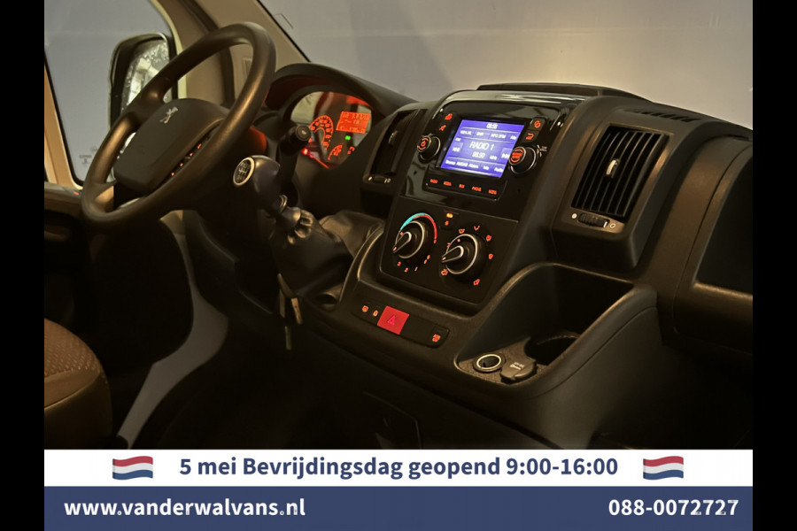 Peugeot Boxer 2.2 BlueHDi 120pk L2H2 Euro6 ** Airco | 2500kg Trekhaak | Cruisecontrol | Parkeersensoren Bijrijdersbank