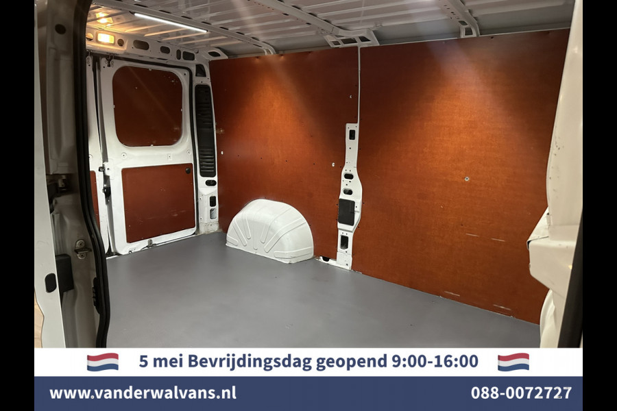Peugeot Boxer 2.2 BlueHDi 141pk L2H1 Euro6 Airco | Navigatie | Camera | Cruisecontrol | imperiaal, 2500kg trekhaak, parkeersensoren, bijrijdersbank, trap