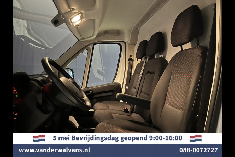 Peugeot Boxer 2.2 BlueHDi 141pk L2H1 Euro6 Airco | Navigatie | Camera | Cruisecontrol | imperiaal, 2500kg trekhaak, parkeersensoren, bijrijdersbank, trap