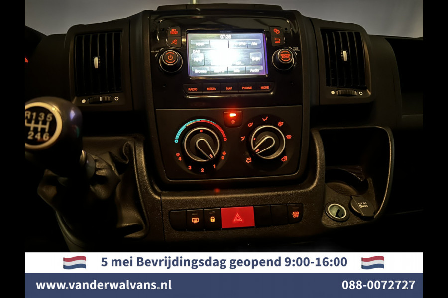 Peugeot Boxer 2.2 BlueHDi 141pk L2H1 Euro6 Airco | Navigatie | Camera | Cruisecontrol | imperiaal, 2500kg trekhaak, parkeersensoren, bijrijdersbank, trap
