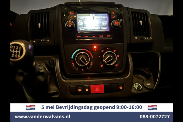 Peugeot Boxer 2.2 BlueHDi 141pk L2H1 Euro6 Airco | Navigatie | Camera | Cruisecontrol | imperiaal, 2500kg trekhaak, parkeersensoren, bijrijdersbank, trap