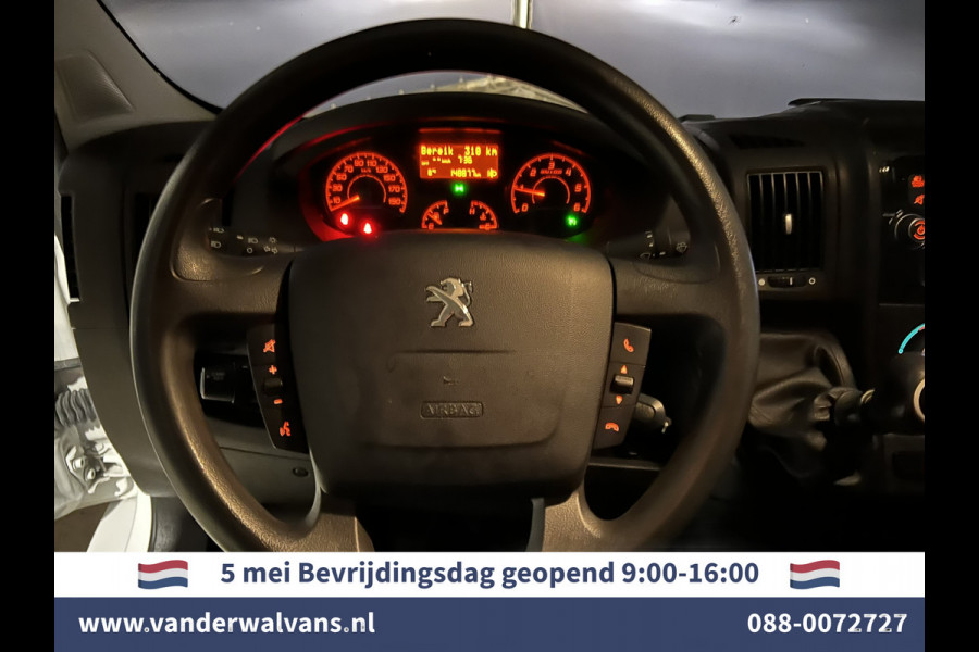 Peugeot Boxer 2.2 BlueHDi 141pk L2H1 Euro6 Airco | Navigatie | Camera | Cruisecontrol | imperiaal, 2500kg trekhaak, parkeersensoren, bijrijdersbank, trap