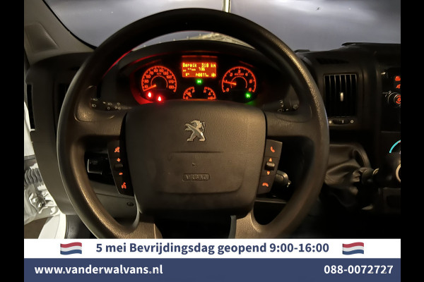 Peugeot Boxer 2.2 BlueHDi 141pk L2H1 Euro6 Airco | Navigatie | Camera | Cruisecontrol | imperiaal, 2500kg trekhaak, parkeersensoren, bijrijdersbank, trap