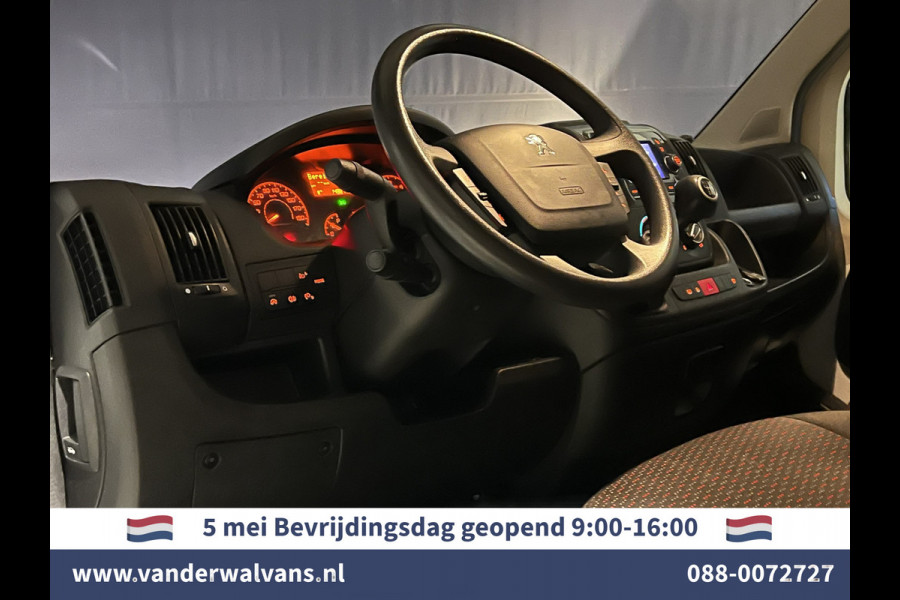 Peugeot Boxer 2.2 BlueHDi 141pk L2H1 Euro6 Airco | Navigatie | Camera | Cruisecontrol | imperiaal, 2500kg trekhaak, parkeersensoren, bijrijdersbank, trap