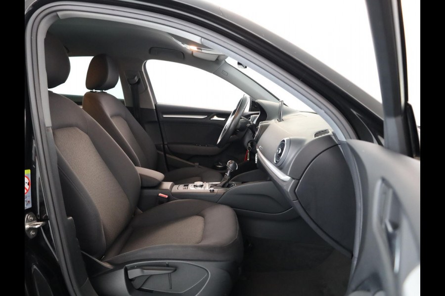 Audi A3 Limousine 1.5 TFSI CoD Pro Line 150pk AUT|  Navi| LM-velgen| Parksensors achter | verwacht 10-5