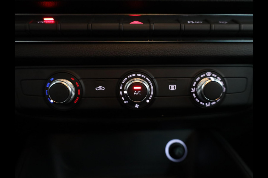 Audi A3 Limousine 1.5 TFSI CoD Pro Line 150pk AUT|  Navi| LM-velgen| Parksensors achter | verwacht 10-5