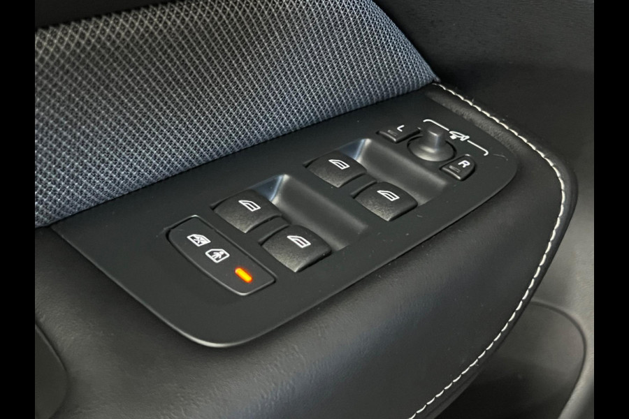 Volvo XC60 Recharge Black Edition Plus T6 AWD | Open dak | Harman Kardon | BLIS | Adapt. Cruise c.
