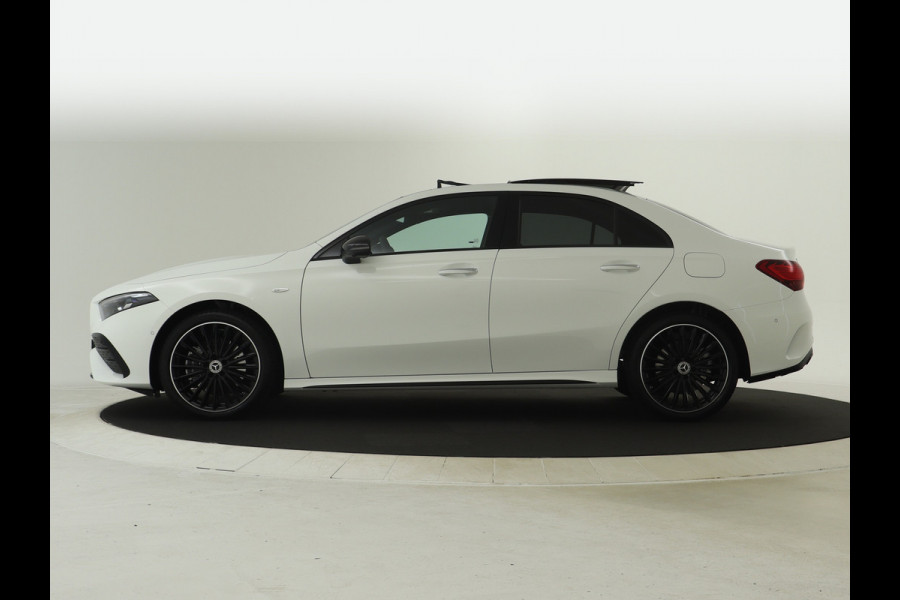 Mercedes-Benz A-Klasse 250 e Business Solution AMG | AMG Line Plus pakket | Nightpakket | Parkeerpakket met 360°-camera | Head-up display | Extra USB-poorten | Antidiefstalpakket URBAN GUARD PLUS | KEYLESS GO-comfortpakket |
